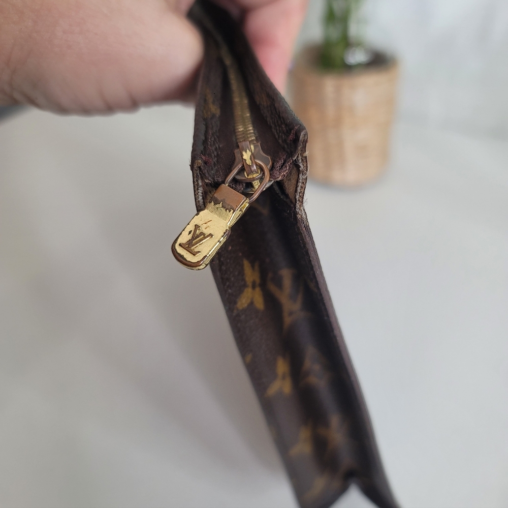 Louis Vuitton Monogram Large Pouch - Picture 4 of 8